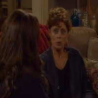VIDEO: Sneak Peek - Susan Sarandon Guests on Next MIKE & MOLLY Video