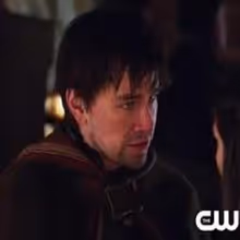 VIDEO: Sneak Peek - 'Long Live the King' Episode of The CW's REIGN