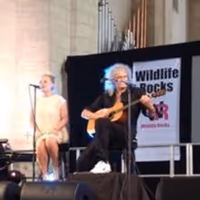 STAGE TUBE: Kerry Ellis and Brian May Perform 'Dust in the Wind' at Wildlife Rocks 2014