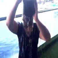 STAGE TUBE: Russell Crowe Braves Freezing Weather to Participate in ALS Ice Bucket…