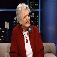 STAGE TUBE: Angela Lansbury Talks BLITHE SPIRIT, Her Career & More on TAVIS SMILEY Video