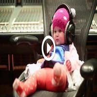 STAGE TUBE: Kelly Clarkson & Daughter Tease New Song!