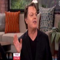 VIDEO: Eddie Izzard Chats Coming Out as a Transvestite & More on THE TALK