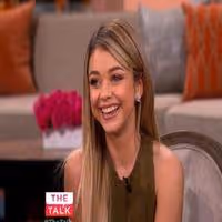 VIDEO: Sarah Hyland Explains Red Carpet Pizza Binge on THE TALK Video