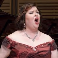 BWW Reviews: That Voice, Voluminous and Voluptuous, Marks Mezzo Jamie Barton Debut…