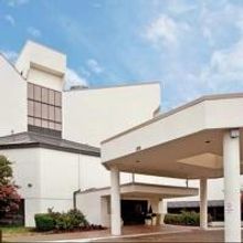DoubleTree by Hilton Opens in Richmond Suburb After $6.5 Million Renovation