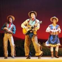 BWW Reviews: Childsplay's THE THREE JAVELINAS Blows The House Down and Raises The Spi