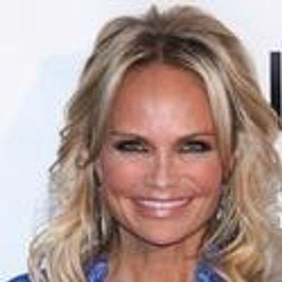 Photo Coverage: Kristin Chenoweth Sparkles in Blue Candy Jewelry