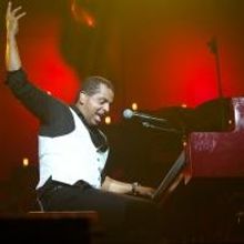 BWW Reviews: Gregory Charles' VINTAGE LIVE is Electrifying Fun