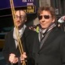 TV: Barry Manilow Returns to Broadway- Inside the Street Unveiling Plus an Exclusive Interview!
