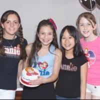 Photo Coverage: ANNIE Orphans Decorate Cakes at Make Meaning
