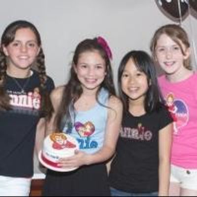 Photo Coverage: ANNIE Orphans Decorate Cakes at Make Meaning
