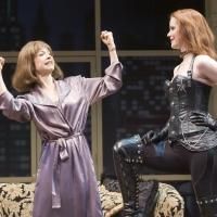 BWW Reviews: Alley Theatre's COMMUNICATING DOORS is Mildly Suspenseful and Wholly Int Photo