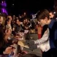 STAGE TUBE: On the Red Carpet - Michael Ball Hosts LES MISERABLES Movie World… Video