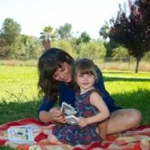 Photo Flash: Tiffani Thiessen and Daughter Reading Parragon's Little Learners Books