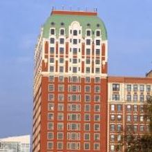 Sip, Shop, Savor and See During a Chicago Getaway at the Renaissance Blackstone…