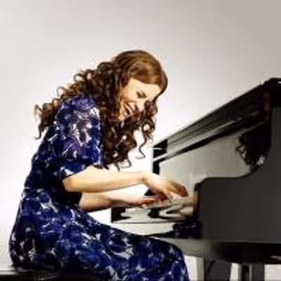 Photo Flash: Sneak Peek at Katie Brayben as &#039;Carole King&#039; in London&#039;s &#039;BEAUTIFUL&#039;