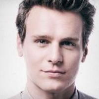 LOOKING's Jonathan Groff Plays the Landmark Tonight