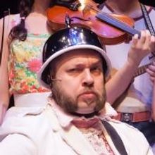 BWW Reviews: Hypocrites' PENZANCE a Party Onstage at Actors Theatre
