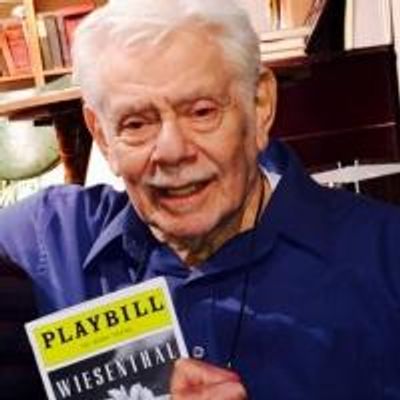 Photo Flash: Jerry Stiller Visits WIESENTHAL Off-Broadway