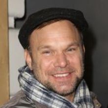 Photo Coverage: Norbert Leo Butz, Steve Martin, Tyne Daly, and More Walk IT'S ONLY A…