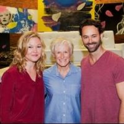 Photo Flash: Glenn Close Visits Julia Stiles at PHOENIX!