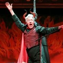 BWW Reviews:  Entertaining THE BAND WAGON Nixes Nostalgia