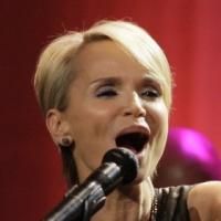 Photo Flash: Kristin Chenoweth Gets Standing Ovation for 'Smile' on THE TONIGHT SHOW