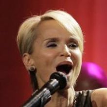Photo Flash: Kristin Chenoweth Gets Standing Ovation for 'Smile' on THE TONIGHT SHOW