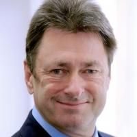 Alan Titchmarsh Makes West End Debut in WIND IN THE WILLOWS Tonight