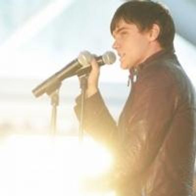 Photo Flash: SPIDER-MAN&#039;s Justin Matthew Sargent, Rebecca Faulkenberry and Christina DeCicco Perform at JFK Airport