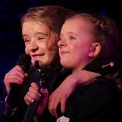 Photo Coverage: Broadway's Shapiro Sisters Play 54 Below!