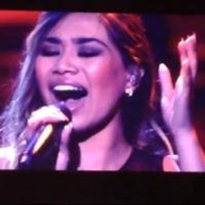 STAGE TUBE: Jessica Sanchez Sings FROZEN's 'Let It Go' with Robert Lopez at Pinoy Relief Benefit