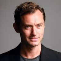 Jude Law Is 'At the Peak of His Powers' as HENRY V