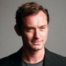 Jude Law Is 'At the Peak of His Powers' as HENRY V
