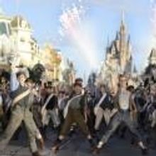 Photo Flash: NEWSIES Cast Performs in Disney Parks Christmas Parade