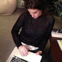 Idina Menzel Talks Broadway FROZEN, Elphaba + Elsa and More!