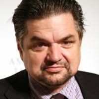 Oliver Platt Boards NBC's CHICAGO MED Pilot