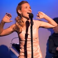 BWW Reviews: Natalie Arneson's MAMA DRAMA is Charming