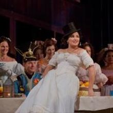 Photo Flash: First Look at Anna Netrebko in Donizetti's L'ELISIR D'AMORE