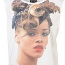 Rihanna Suing Topshop for $5 Million