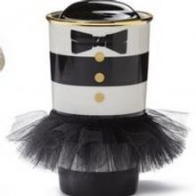 Alice + Olivia Teams Up with Starbucks