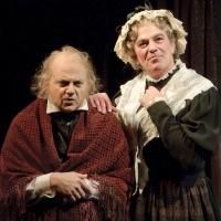 BWW Reviews: The Alley Theatre's A CHRISTMAS CAROL - A GHOST STORY OF CHRISTMAS is Ha Photo