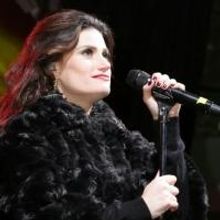 Photo Flash: Idina Menzel Performs & Meets Fans at Bloomingdale's Window Unveiling!
