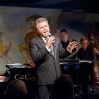 BWW Reviews: Steve Tyrell's 10th Anniversary Holiday Season Show at Café Carlyle Is Appetizing, But Ultimately Unfulfilling