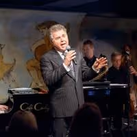 BWW Reviews: Steve Tyrell's 10th Anniversary Holiday Season Show at Café Carlyle Is…