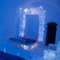 Quebec's Hotel de Glace Unveils Disney's FROZEN Suite