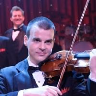 BWW Reviews: American Music Theatre Brightens the Holidays with the 2014 CHRISTMAS SHOW: JOY TO THE WORLD