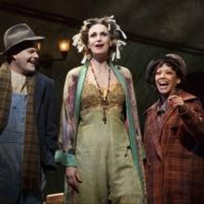 Photo Flash: First Look at Jane Lynch Strutting Her Stuff Onstage as &#039;Miss Hannigan&#039; in ANNIE!