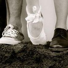 BWW Reviews: BELOW MY FEET a Theatrical 'Baby Photo'
